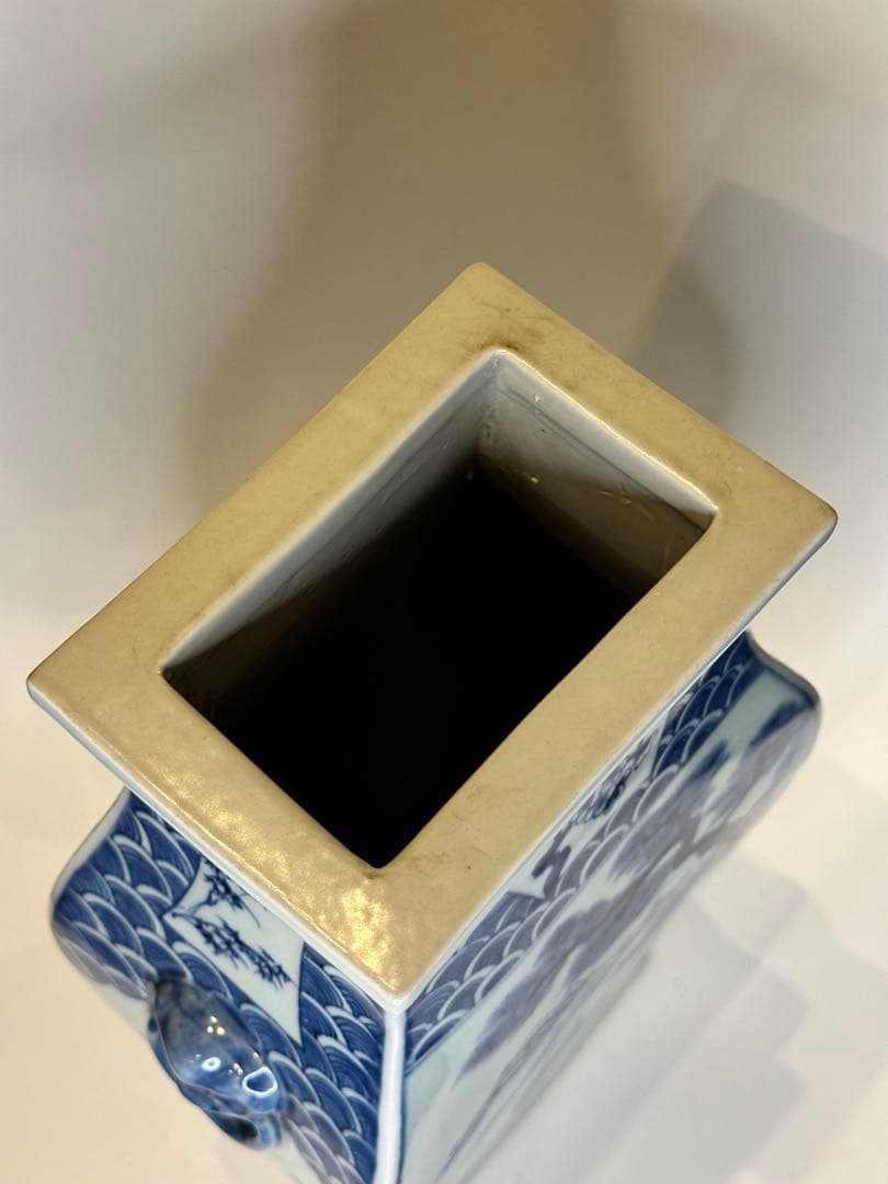 中国大清康熙年製 四方青花染付 双獅子耳花瓶 人物風景