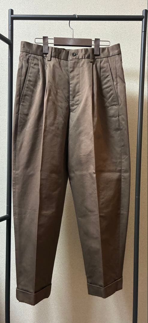 scye 2タックテーパードチノトラウザー - メルカリ