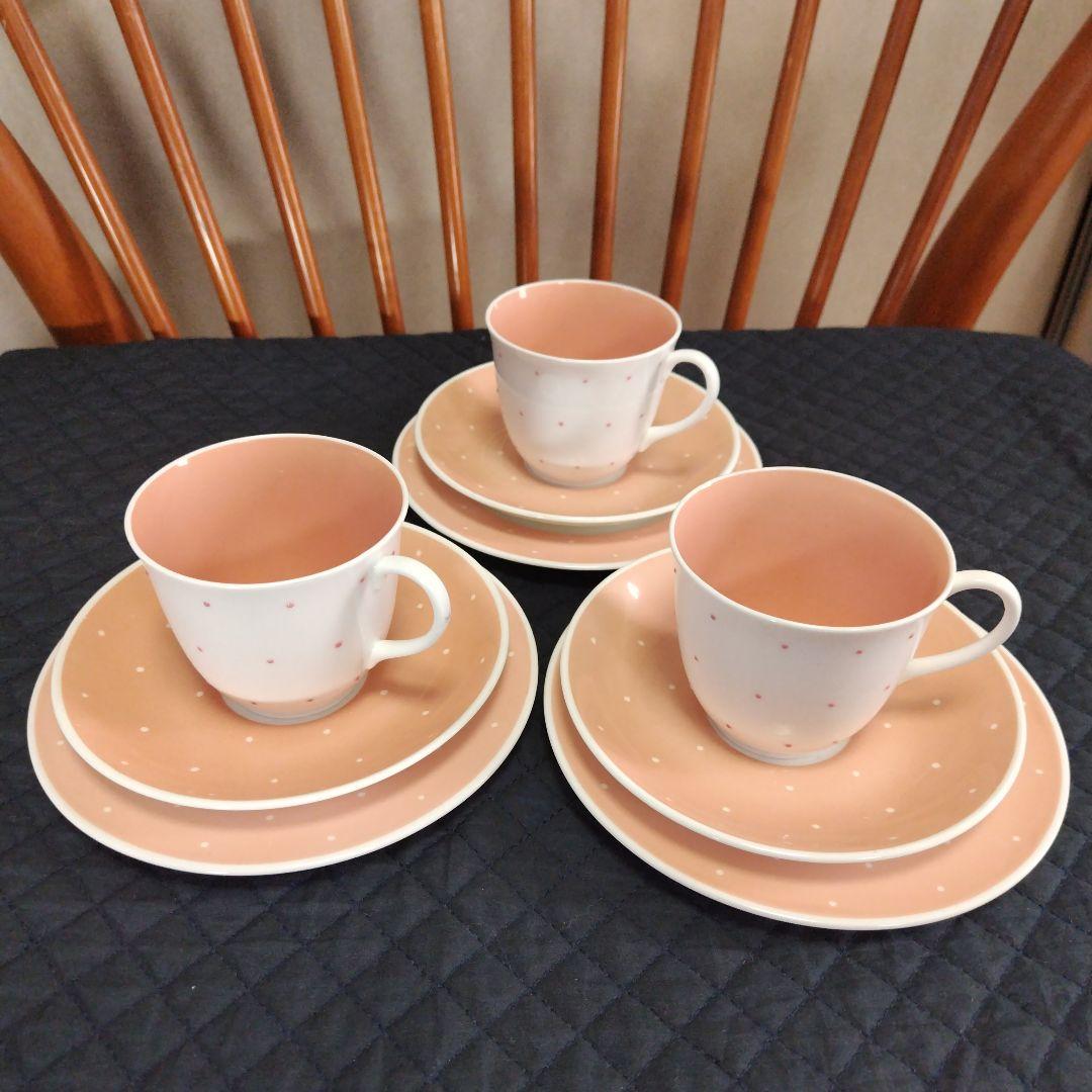 スージークーパー「ピンク・レイズド・スポット」トリオ3客とラージ