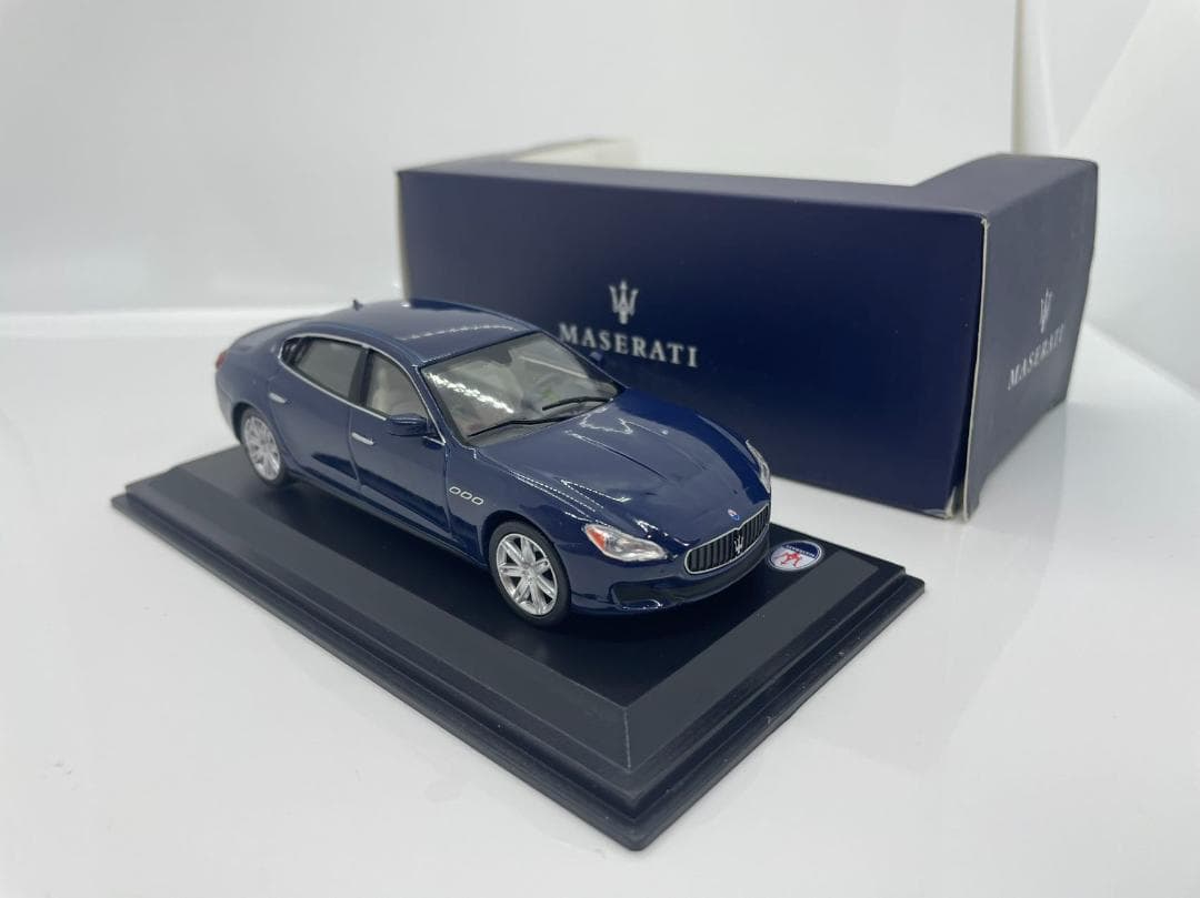 402-438 1/43 マセラティ Quattroporte GTS ブルー