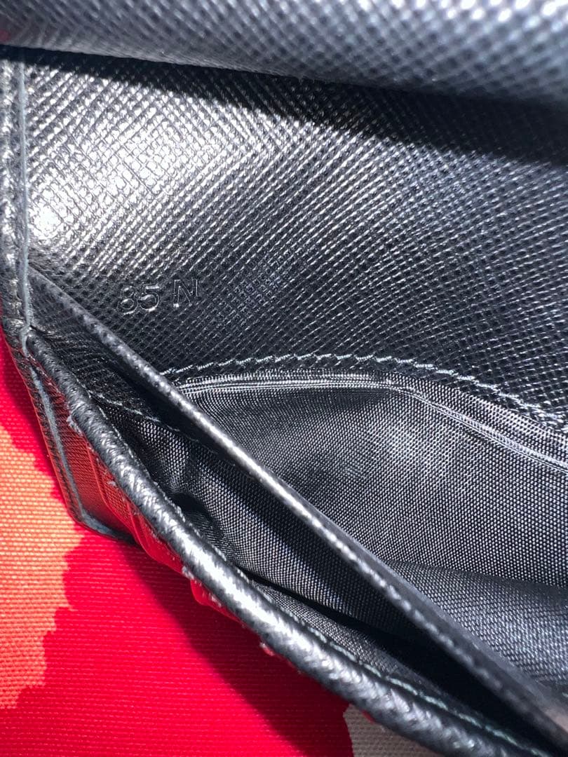 PRADA サフィアーノ二つ折り財布 ブラック