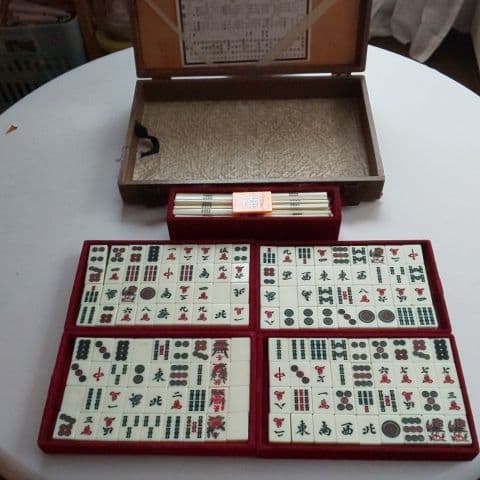 麻雀牌セット 麻雀牌 持ち運びケース付 年代物 骨董品