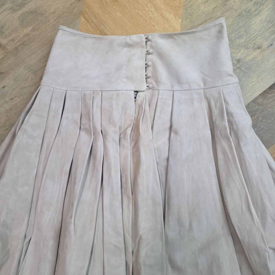 美品　ロエベ　羊革　ベージュ プリーツスカート ボタン付き　y16