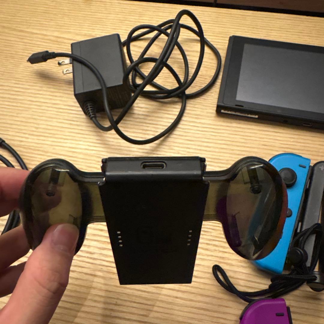 Nintendo Switch コントローラー2セット（１つは充電機能付き）箱無