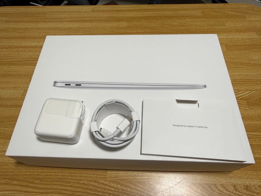 状態良好 M2 MacBook Air 2022 スターライト 付属品ありの通販はau PAY