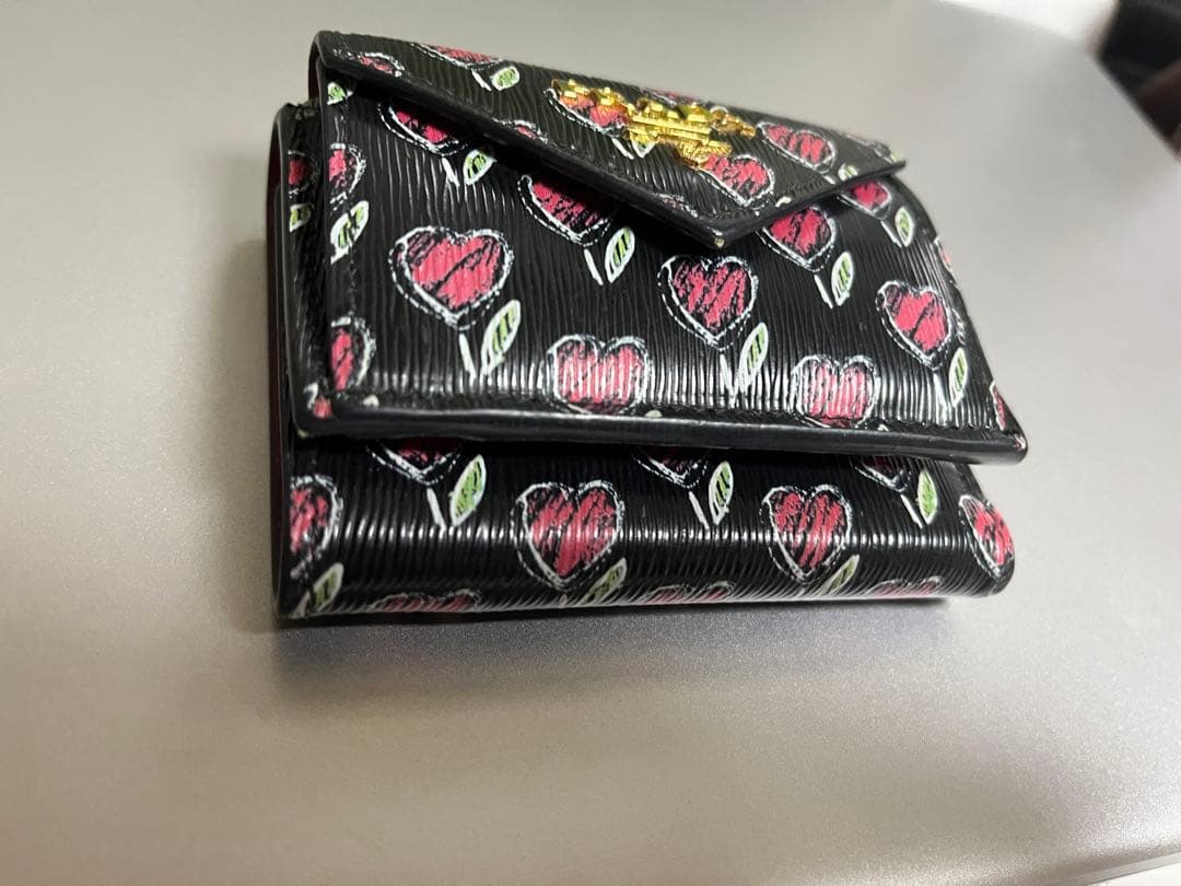 PRADA VITELLO MOVE 三つ折りハート柄財布 ABランク