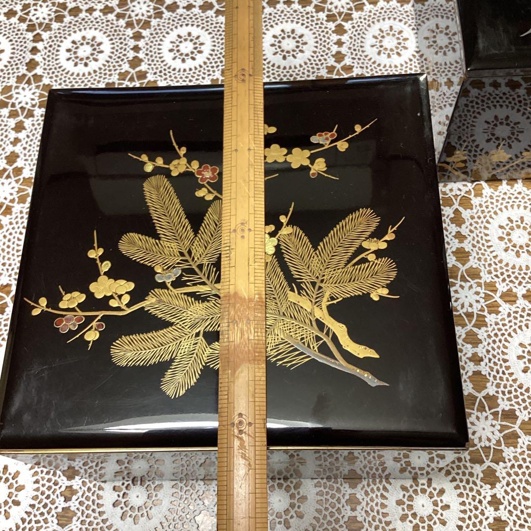 k2f-4 黒色重箱 4段 金箔装飾　漆器　年代物　松竹梅　縁起物