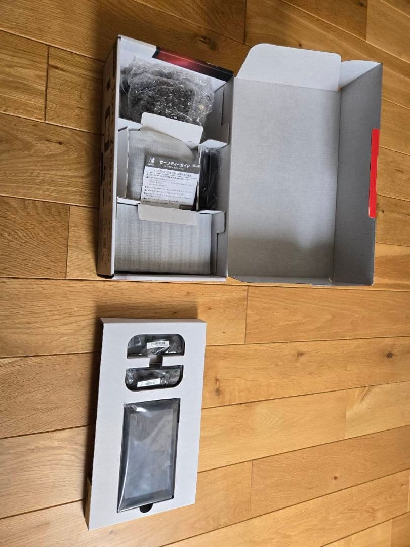 Nintendo Switch 本体(Joy-Conグレー) セミハードケース付