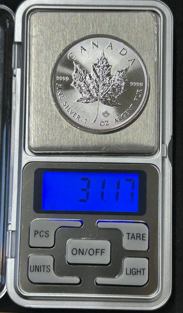 カナダ メイプルリーフ純銀 1オンスコイン 2021年 コインケース付き