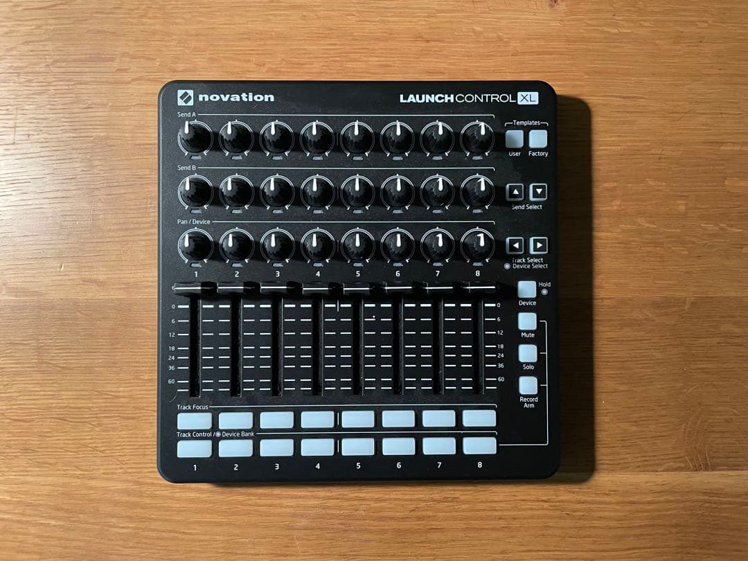 Novation Launch Control XL mk2 Launch Control XL MK2