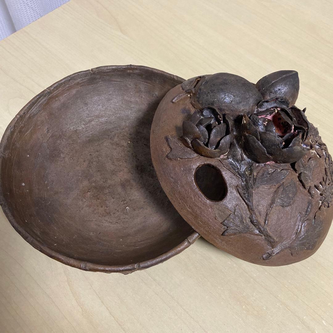 遼時代 白釉 陰刻 芍薬紋 皮嚢壺 鶏冠壺 浦上コラム | 浦上蒼穹堂