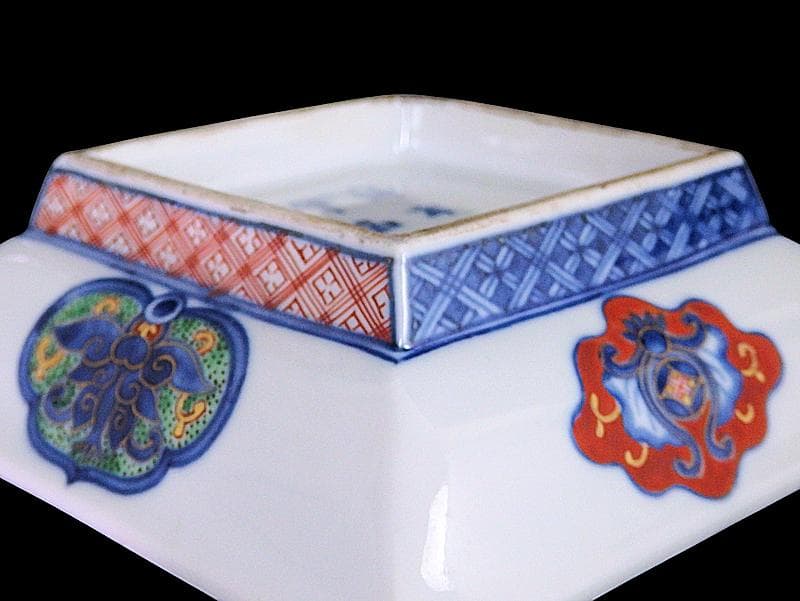 大聖寺伊万里 金襴手 七宝紋に寿紋の図 角皿 N624AS-CUv - メルカリ