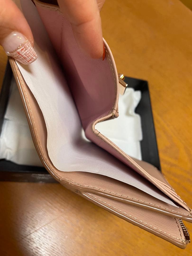 MCM 新品 パトリシアスタッズ付き三つ折り財布ヴィセトスウォレット