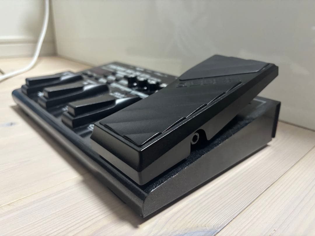 BOSS ME 25　マルチエフェクター　初心者の方やお部屋での練習の方に！
