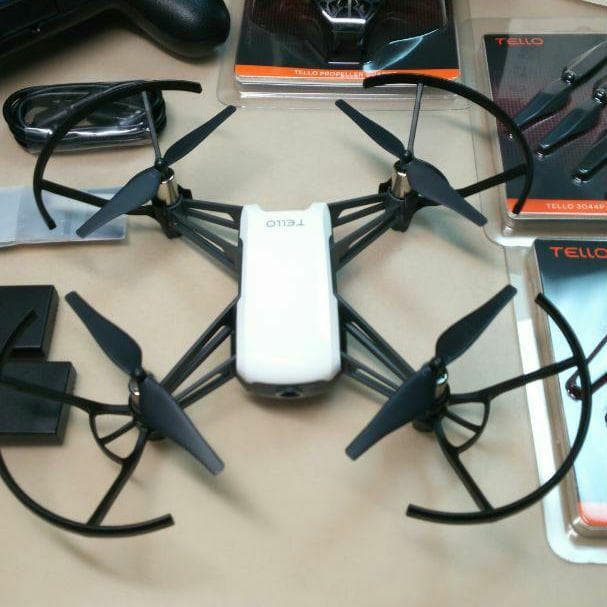 ドローン DJI Tello 送信機セット & 専用ケース・付属品付き