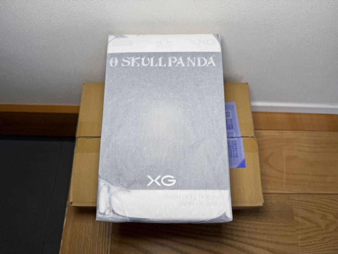 【新品完全未開封】POPMART XG スカルパンダ日本限定ぬいぐるみ スカルパンダがXGとコラボ！ Y3Kムードが漂う日本限定ぬいぐるみ