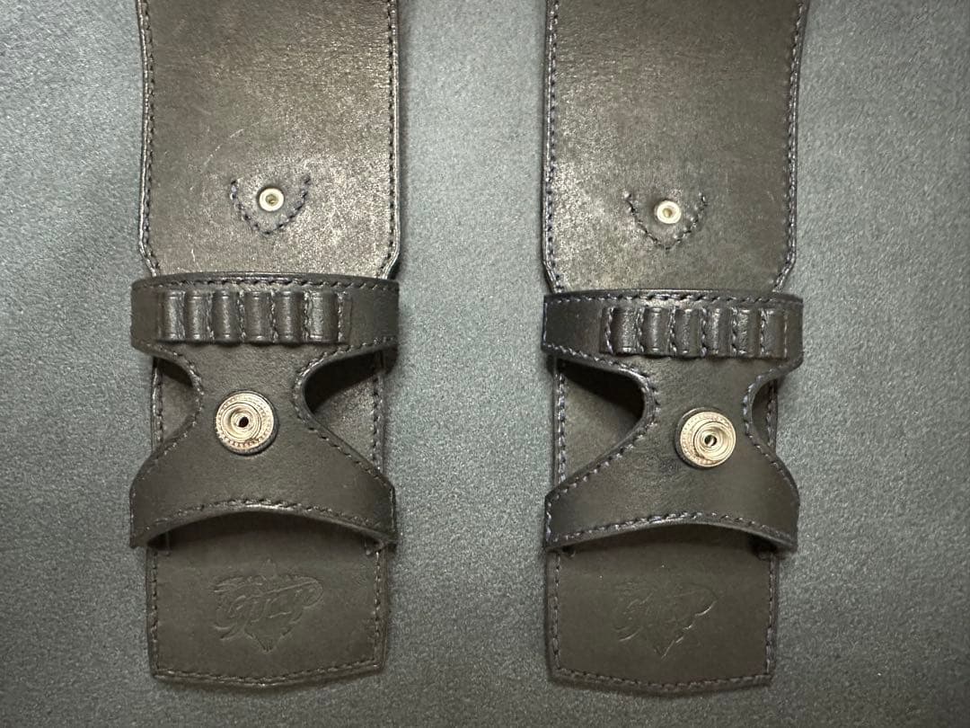 ダーツケースカバー（黒、ステッチ:紺）