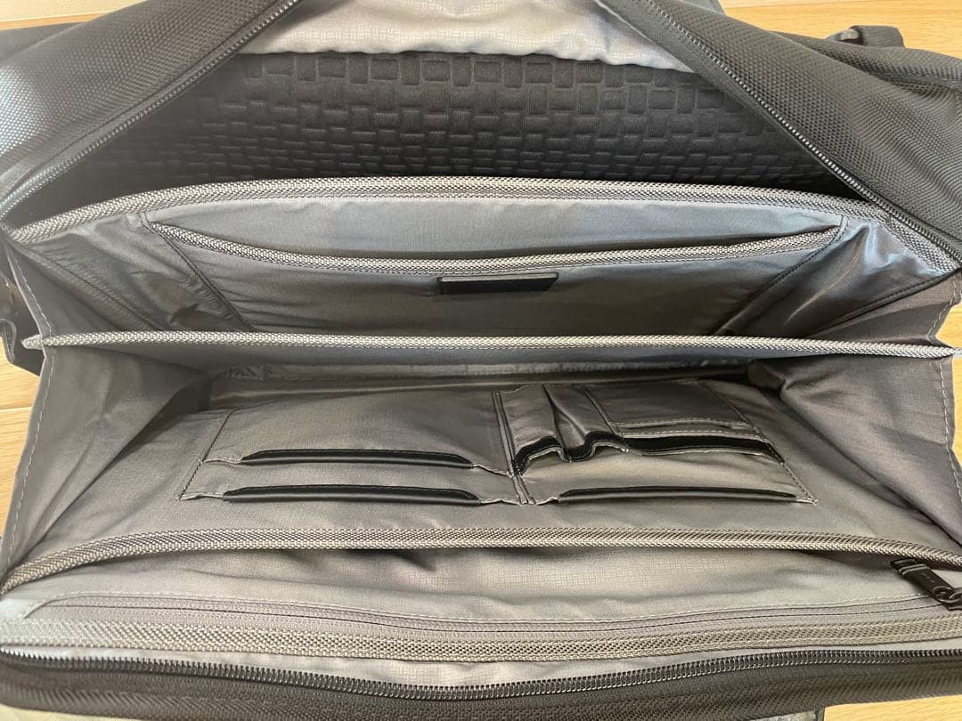 k*9様 TUMI Aplha スリム・スリーウェイ・ブリーフ(手持ち・肩掛け・