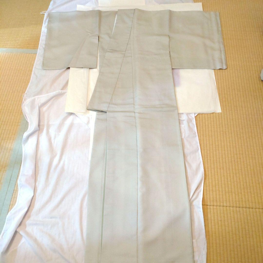 西陣御召 角通し柄 薄い抹茶色 袷 残布付 パールトーン加工済 着物のみ