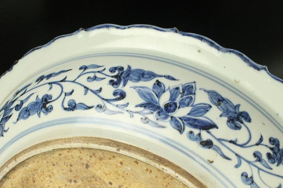 中国美術 青花 纏枝蓮花紋 折口盤(A684)