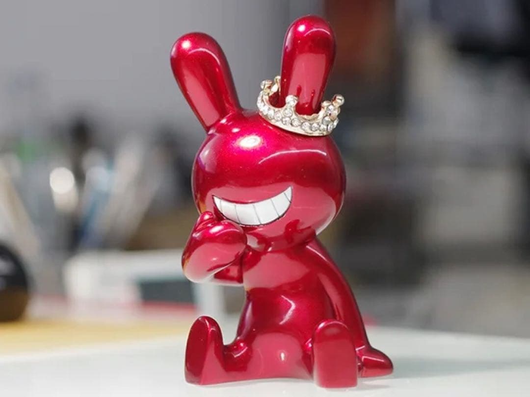 BLACK RABBiT お座り＋王冠 Candy Red