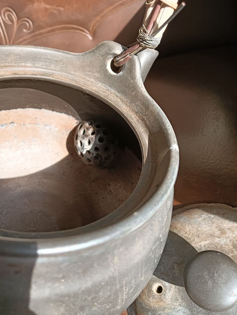 骨董品 黒色 陶器 茶釜 籐巻き取っ手