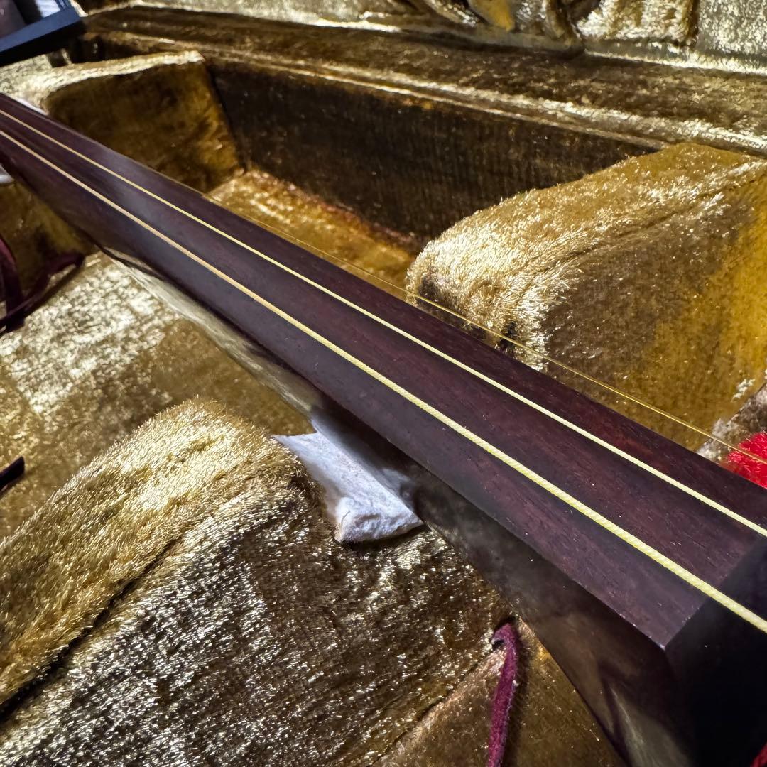 三味線中棹東さわり紅木1本溝糸まき素六破れ有りハードケース付き