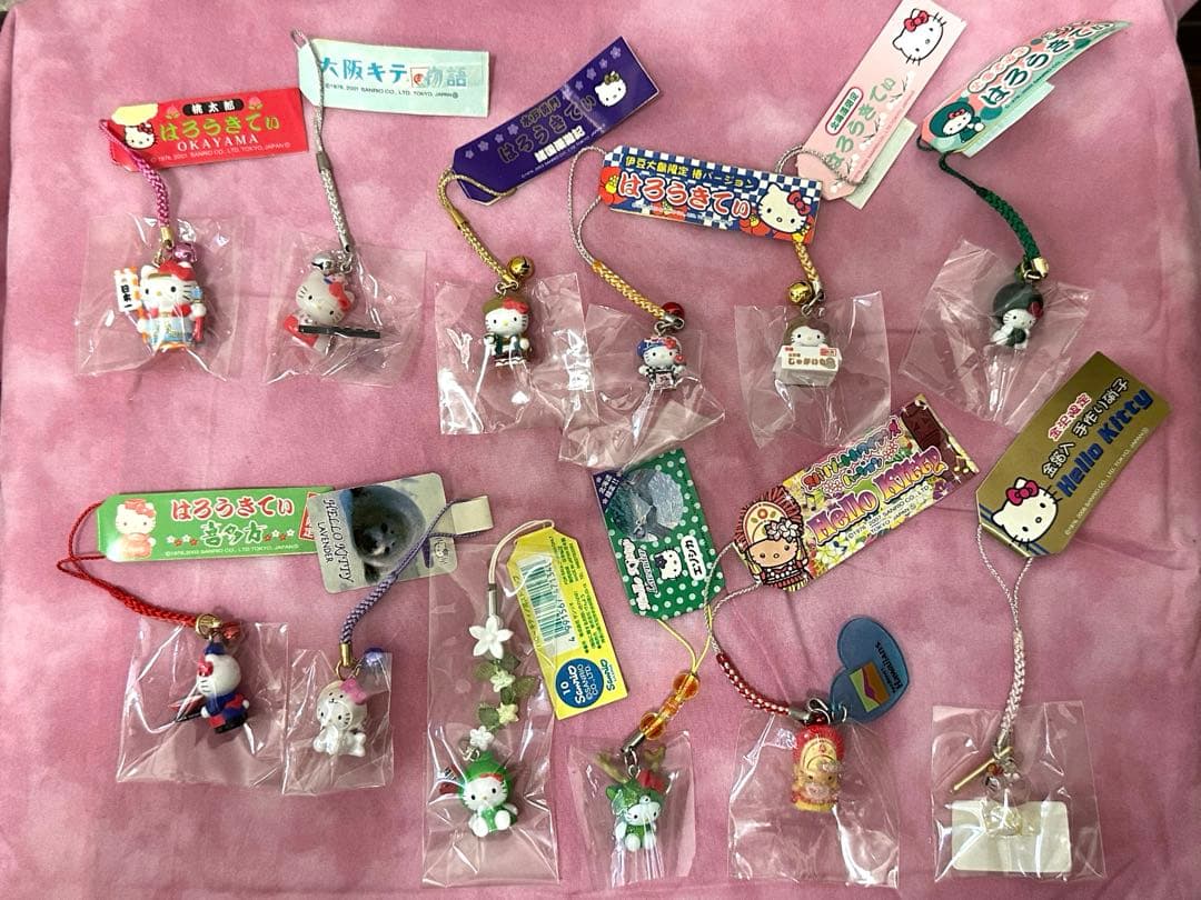 【未使用品】　ご当地ストラップ他　ハローキティ83点・その他 9点
