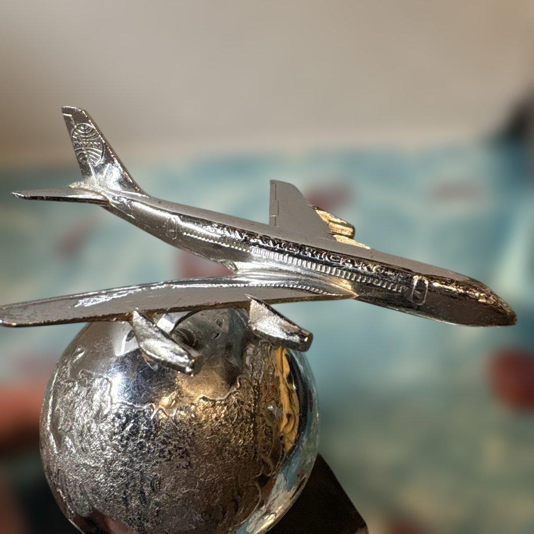 PAN AM 飛行機と地球オブジェ 1962年