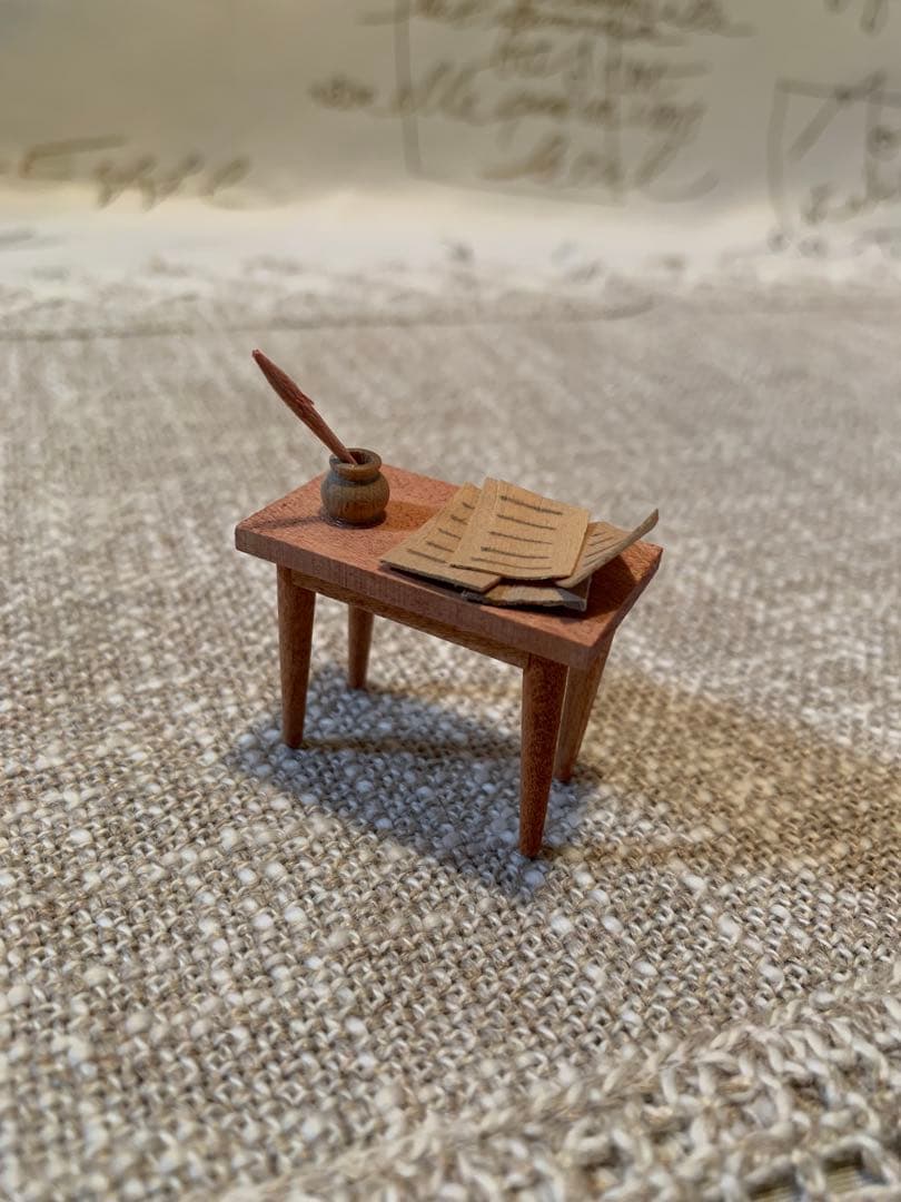 ドイツ製　木製人形　エルツ地方の珍しいユニークな文学者のお人形なんか可愛いです！