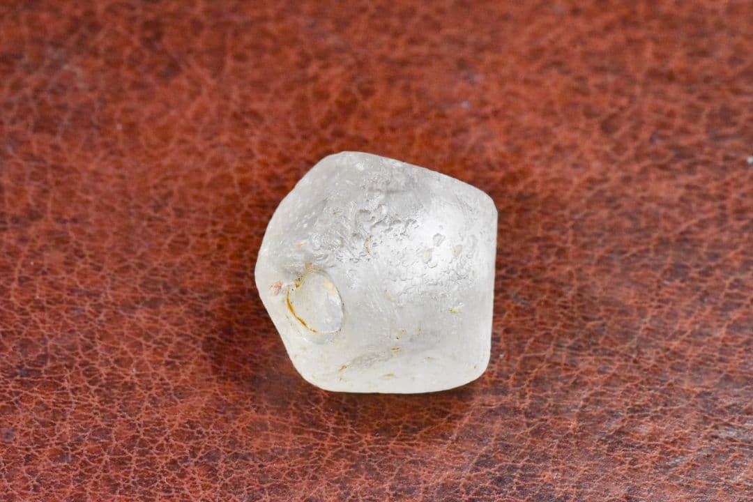 1700年代 ヨーロッパ産 氷砂糖の様な10面体トレードビーズ - メルカリ