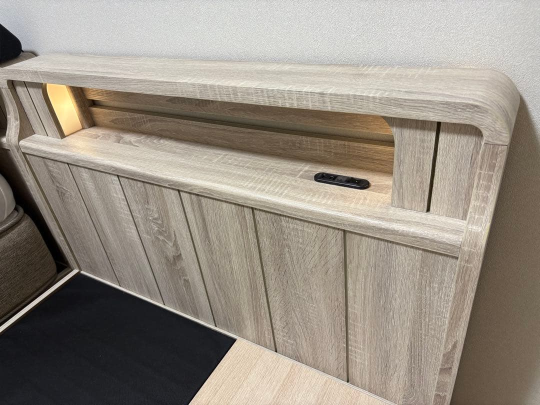 ニトリ アンティーク調木目ベッドフレーム シングル