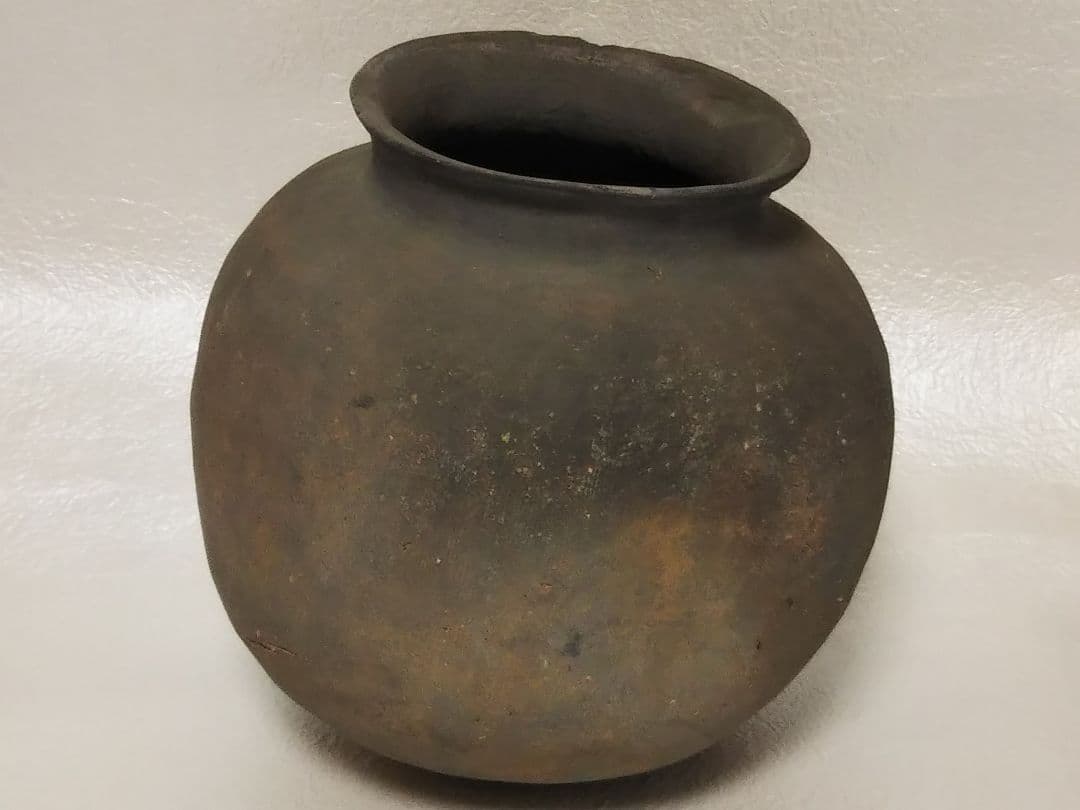 須恵器系（！？）やや大振りな丸壺