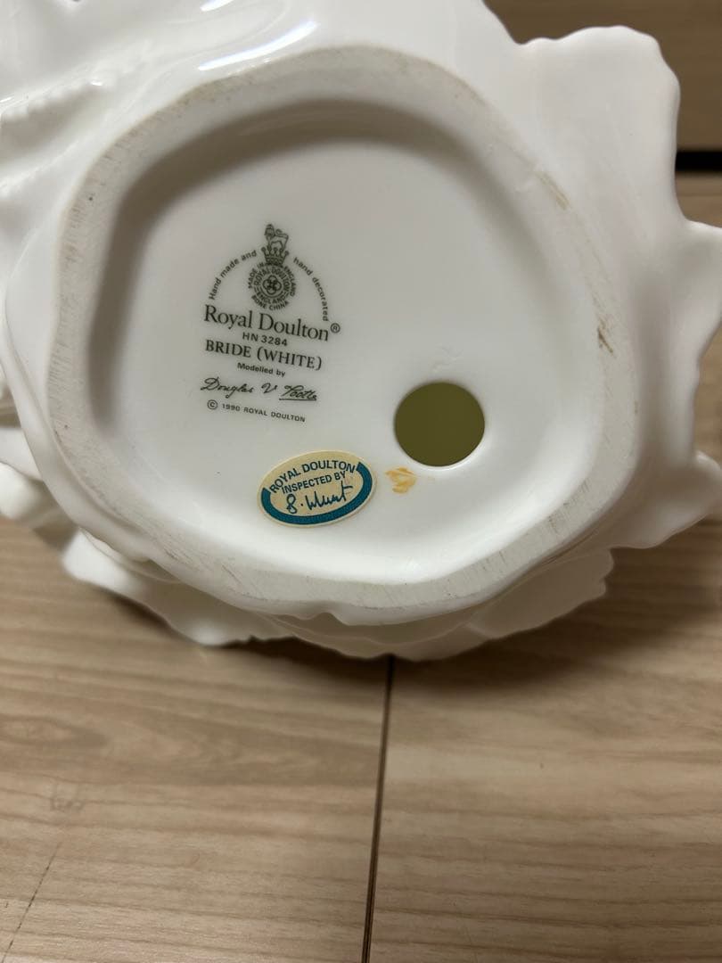 期間限定値下げ！ロイヤルドルトン ウェディングドール 陶器製 15cm