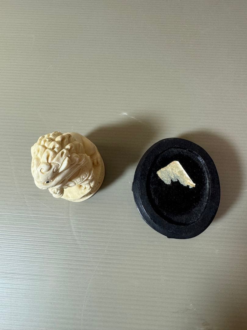 2732根付 獅子 置物 台座付き 細密彫刻 時代 彫刻極細工 古美術品 骨董