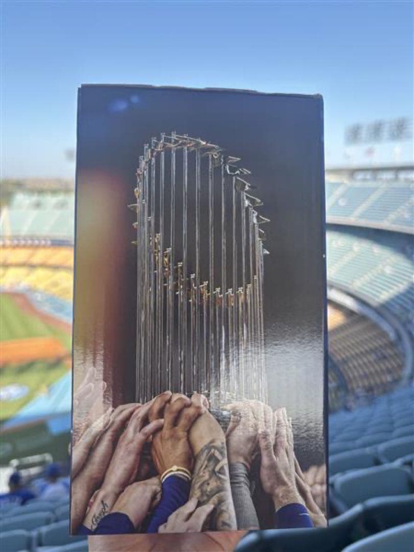 ワールドシリーズトロフィー レプリカ ドジャース 6/17試合配布