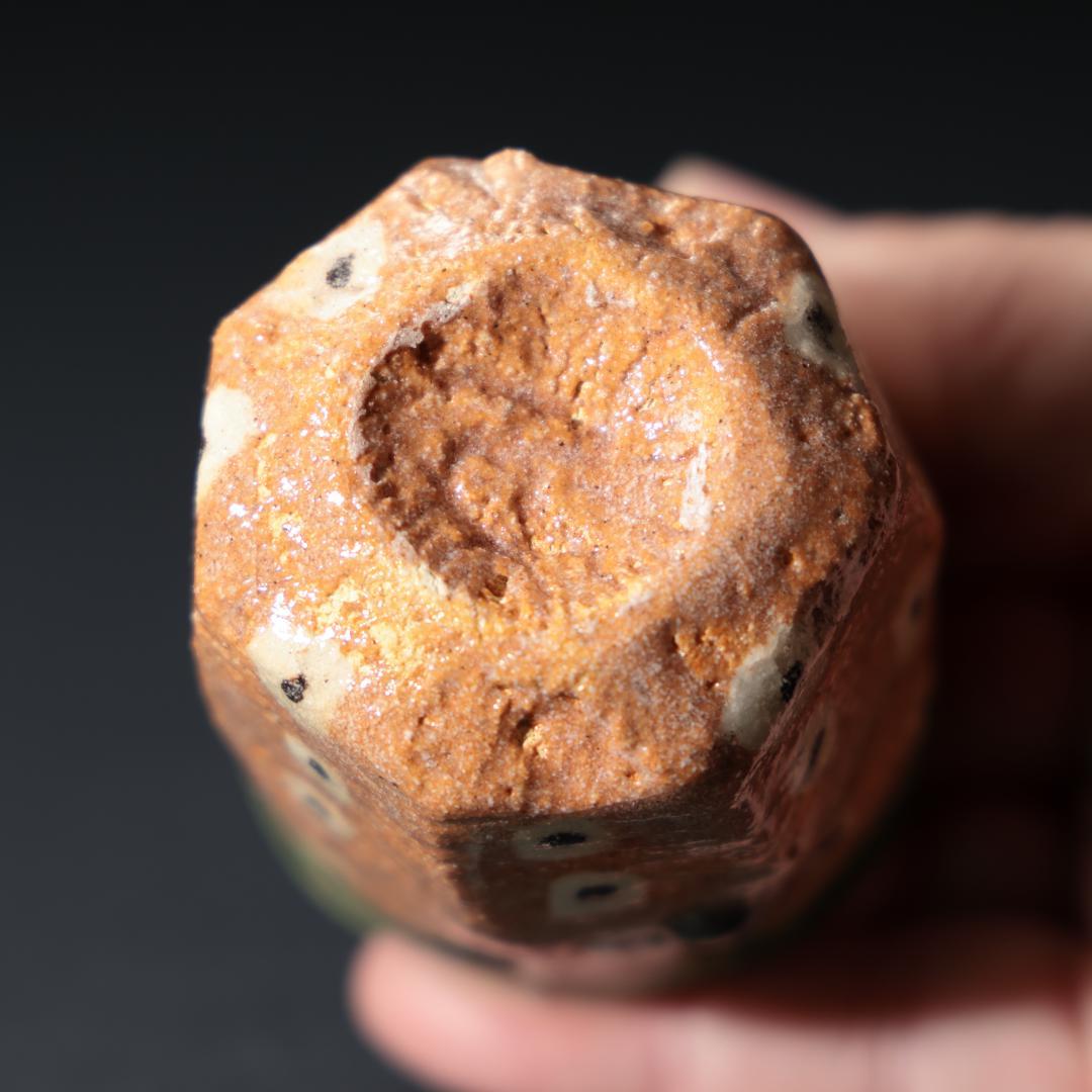 ぐい呑・盃】鈴木五郎作 鳴海織部ぐい呑 共箱 R1201U3