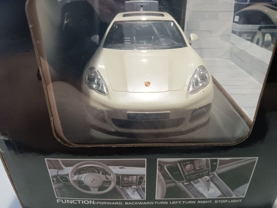 1/14 R/C　ポルシェ　パナメーラ　ターボ　ディーラー品　ミニカー　ホワイト