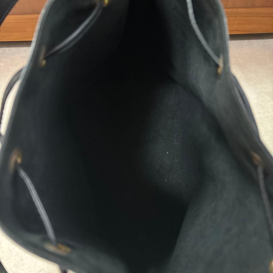 Louis Vuitton エピレザー バケットバッグ