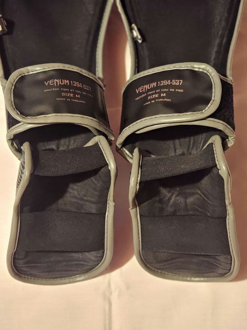 ろひもと様専用 Venum（ヴェナム) レガース Mサイズ