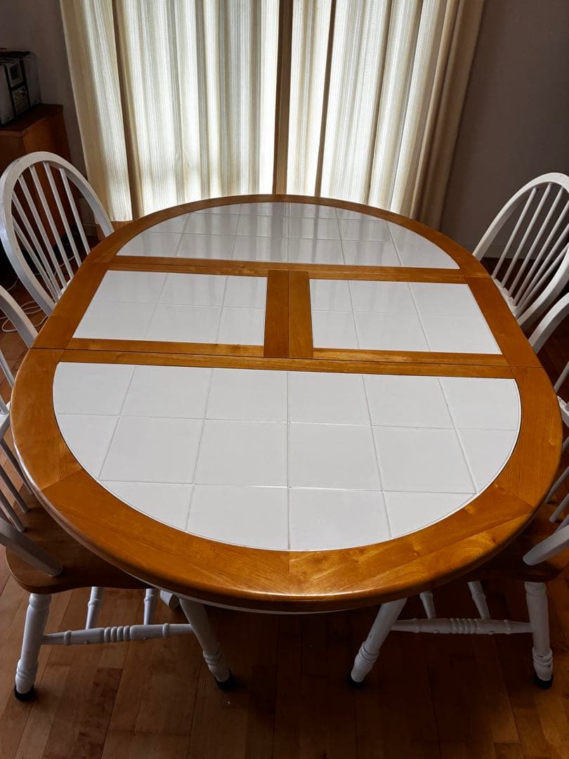 楕円形ダイニングテーブルと椅子セット