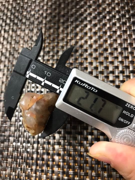 ゴビ石−111 ゴビ瑪瑙 花眼 蜂の巣 原石