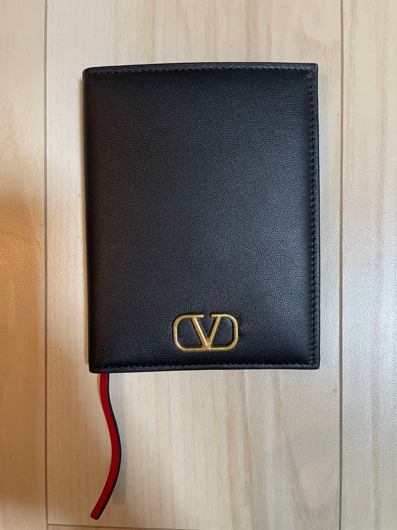 Valentino パスポートケース 黒 レザー