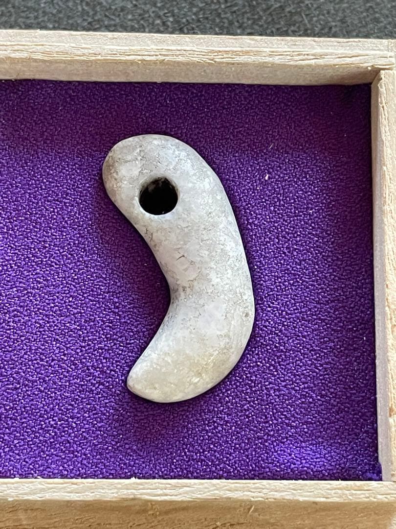 縄文～弥生時代勾玉翡翠氷翡翠出土品