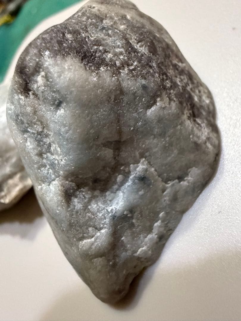 糸魚川翡翠‼️コン沢産地‼️素晴らしい原石2つ‼️計106.3g‼️破格