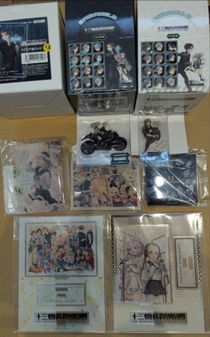 十三機兵防衛圏 アクリルスタンド 缶バッジ box特典付きの通販はau PAY