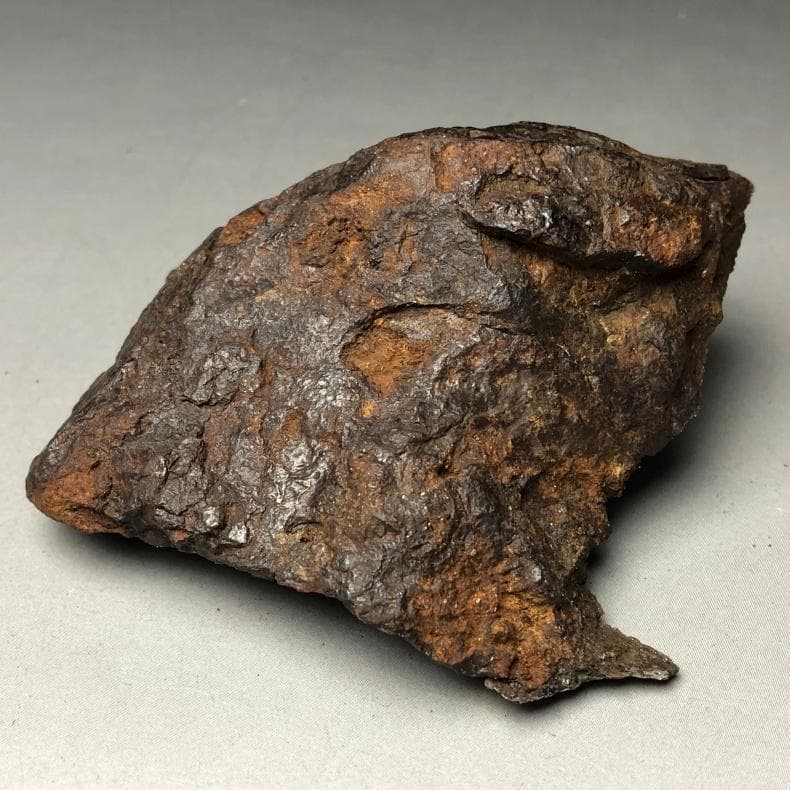 隕石 鉄隕石 アルタイ隕石 原皮付き ナチュラル 原石 重さ約228g