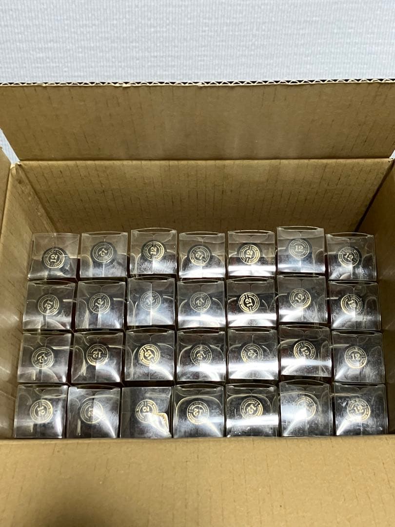 ジョニーウォーカー黒ラベル12年 ミニチュアボトル 28本 試供品 ジョニーウォーカー黒ラベル12年 ミニチュアボトル 28本 試供品