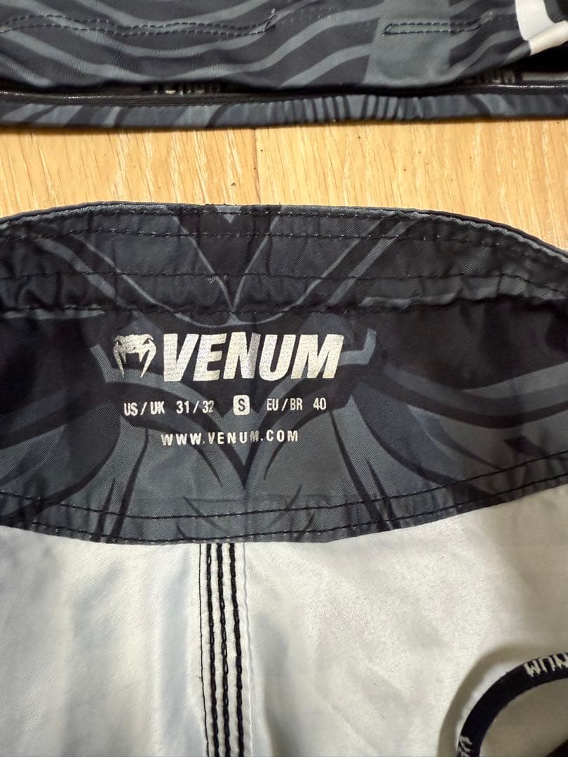 美品 Venum セットアップ ラッシュガード ショーツ - メルカリ