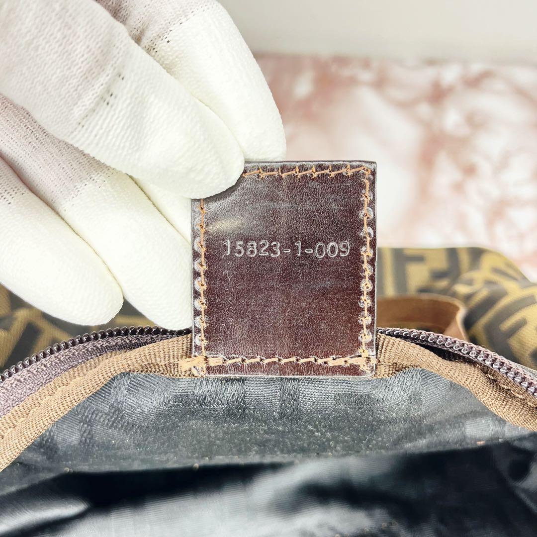 【未使用級品】FENDI ロゴプリント ハンドバッグ100